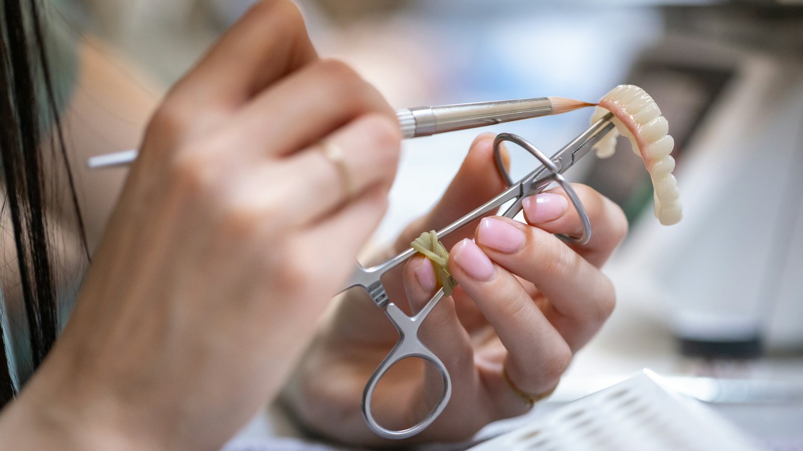 Zahntechnische Arbeit im Labor